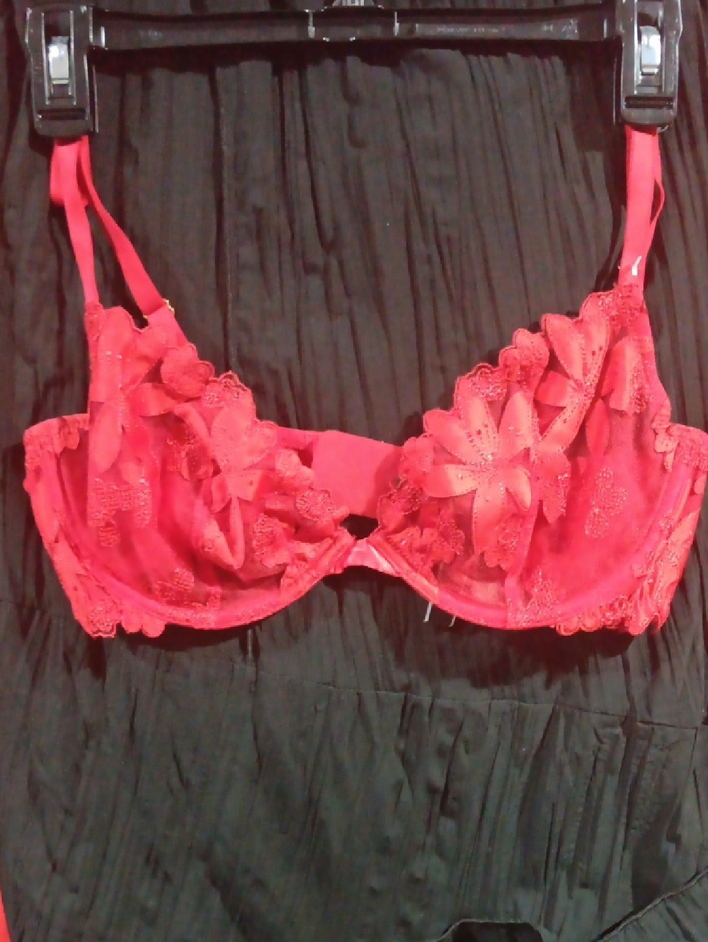Victoria's Secret Red Floral Lace Underwire Bra - Women Intimates *never worn